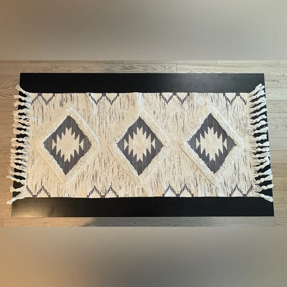 Neutral Diamond Pattern Fringe Runner Doormat - Cream and Gray